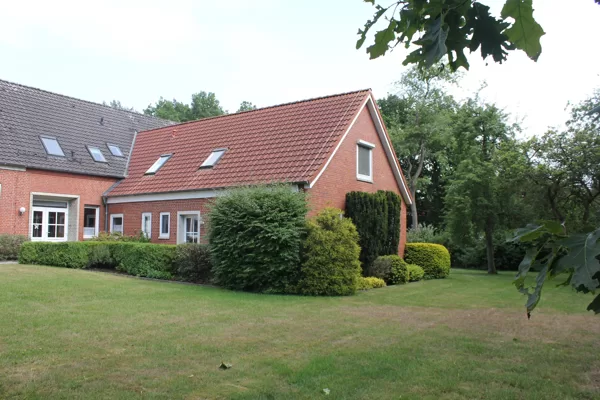 Aussenanlage mit Spielgeräte